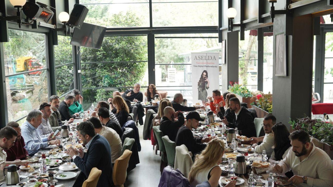 Türkiye'nin En Sevilen Radyocuları, Şarkıcı Aselda'nın Şarkı Tanıtım Kahvaltısında Buluştu - Best Life Magazin