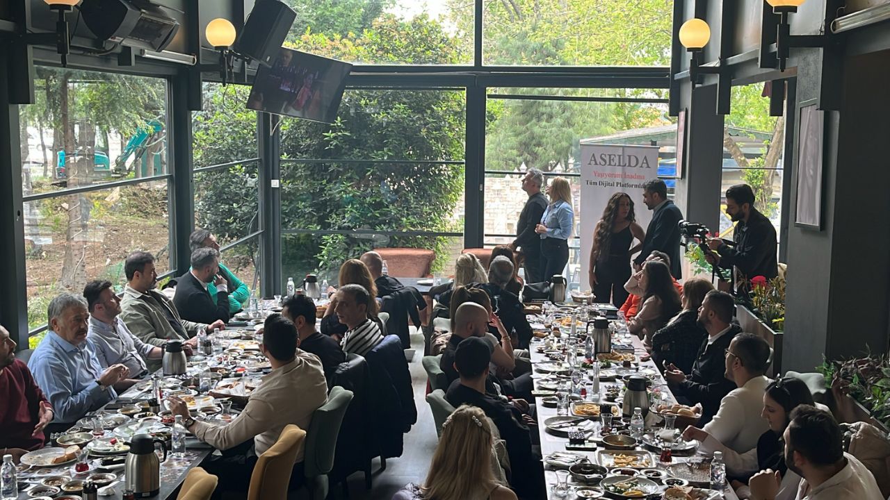 Radyocular, Şarkıcı Aselda’nın Şarkı Tanıtım Kahvaltısında Buluştu - Çekiç Magazin